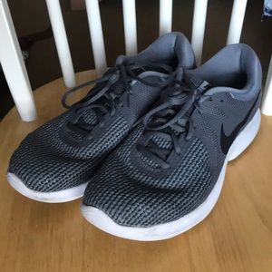 Gray Nike Athletic Shoes 🏃‍♂️